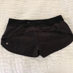 Lululemon Speed Up Mid-Rise Short 2.5 inseam